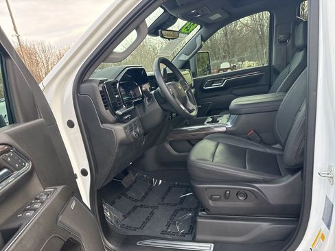 Used 2024 Chevrolet Silverado 2500 LTZ w/ LTZ Plus Package image 11