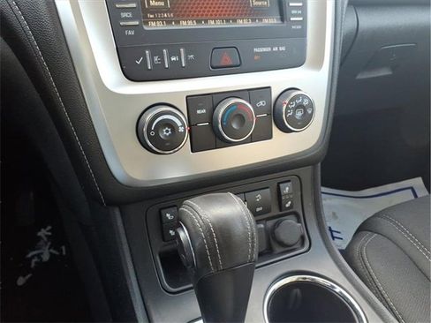 Used 2015 GMC Acadia SLE image 17