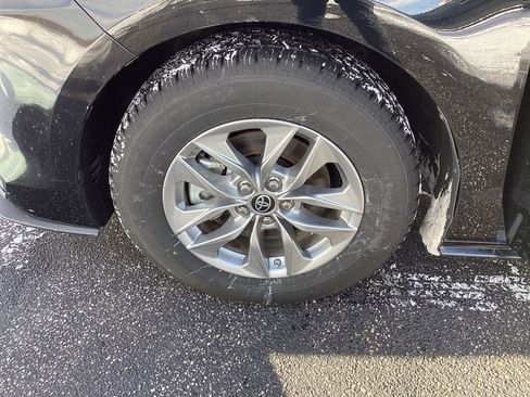 Used 2024 Toyota Sienna LE image 30