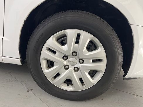 Used 2018 Dodge Grand Caravan SE FWD image 17