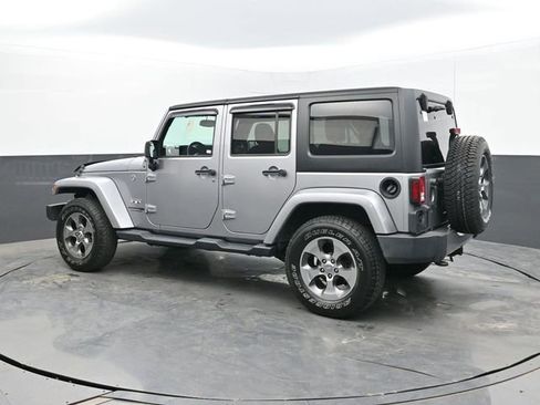 Used 2018 Jeep Wrangler Unlimited Sahara AWD/4WD image 3