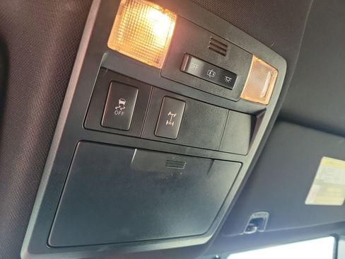 Used 2018 Toyota Tacoma TRD Off-Road w/ Technology Package RWD image 28