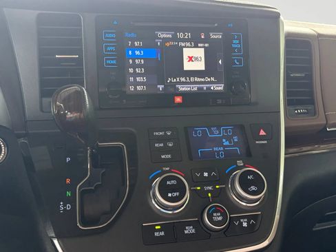 Used 2017 Toyota Sienna XLE Premium AWD/4WD image 25
