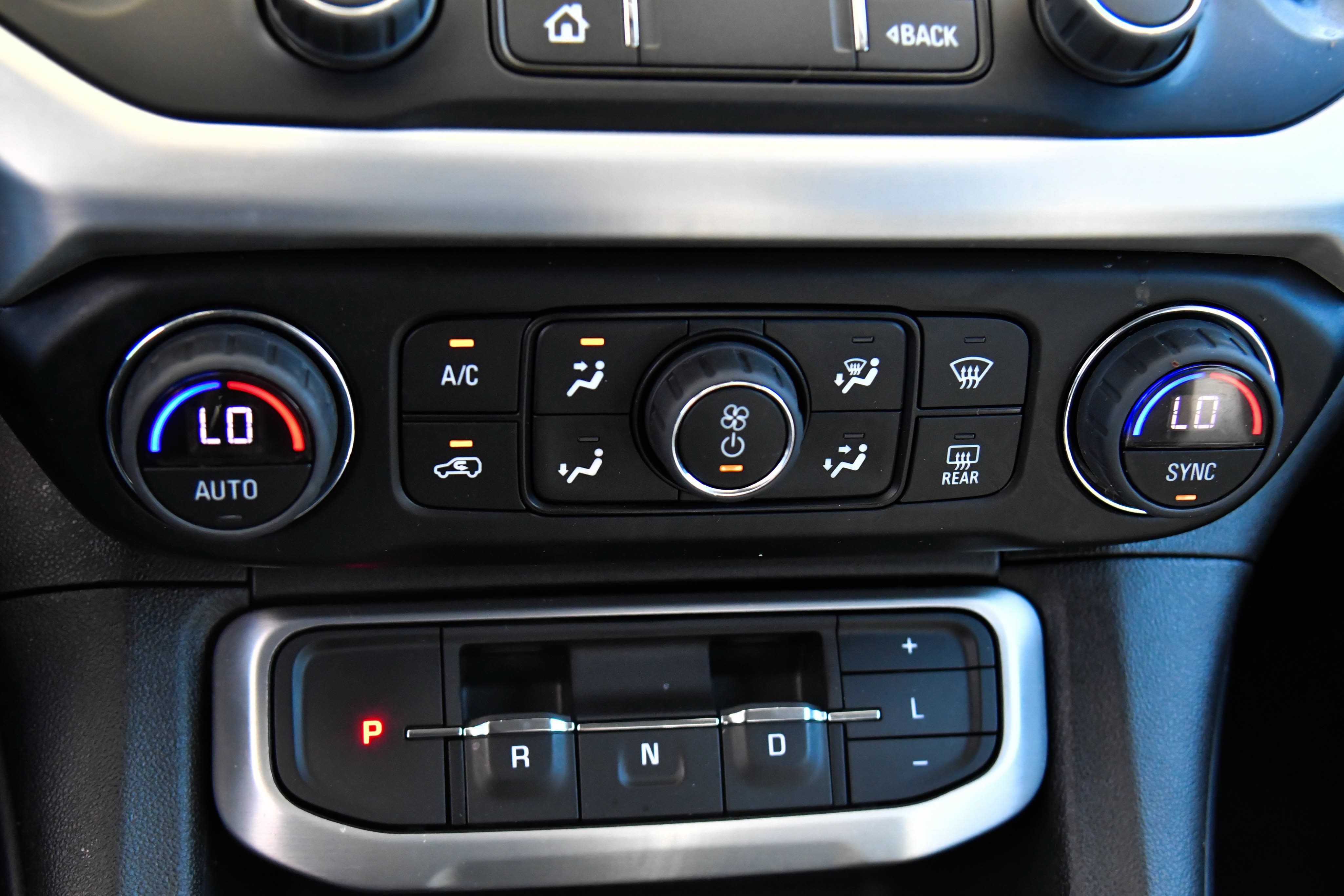 Used 2023 GMC Acadia SLT FWD image 24