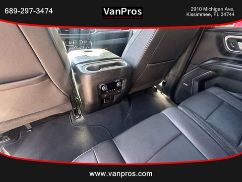 Used 2023 Chevrolet Suburban LT image 14