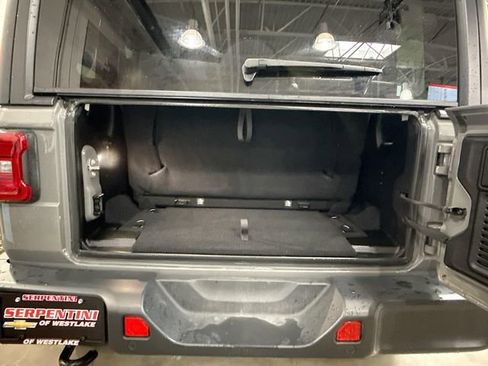 Used 2018 Jeep Wrangler Sport S image 25