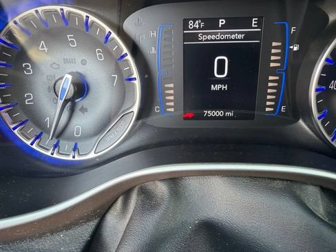 Used 2019 Chrysler Pacifica Touring Plus w/ Tire & Wheel Group FWD image 8