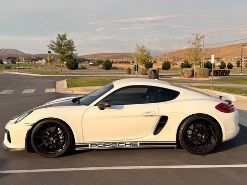 Used 2016 Porsche Cayman RWD image 3
