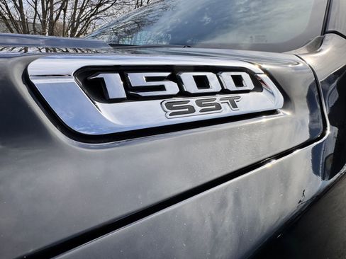 Used 2025 RAM 1500 Laramie image 4