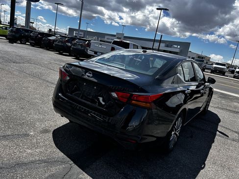 Used 2025 Nissan Altima 2.5 SV FWD image 5