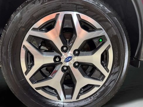 Used 2023 Subaru Forester Premium AWD/4WD image 29