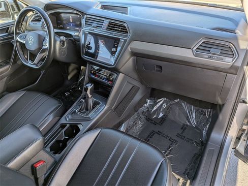 Used 2024 Volkswagen Tiguan SE image 31