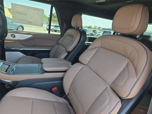 New 2026 Lincoln Navigator L Black Label AWD/4WD image 14