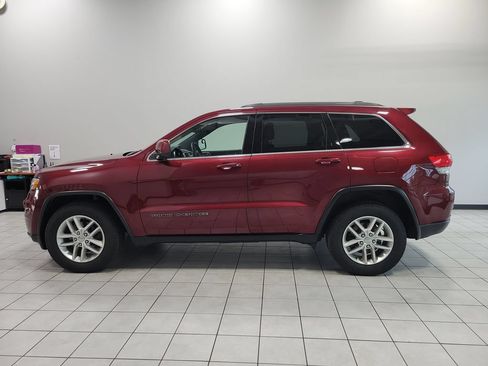 Used 2017 Jeep Grand Cherokee Laredo w/ Quick Order Package 23E AWD/4WD image 9