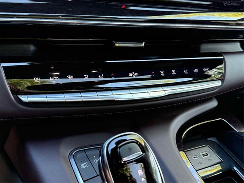 Certified 2024 Cadillac Escalade ESV Sport Platinum w/ LPO, ONYX Package image 29