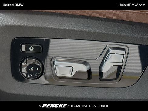Used 2024 BMW X7 xDrive40i w/ M Sport Package AWD/4WD image 4
