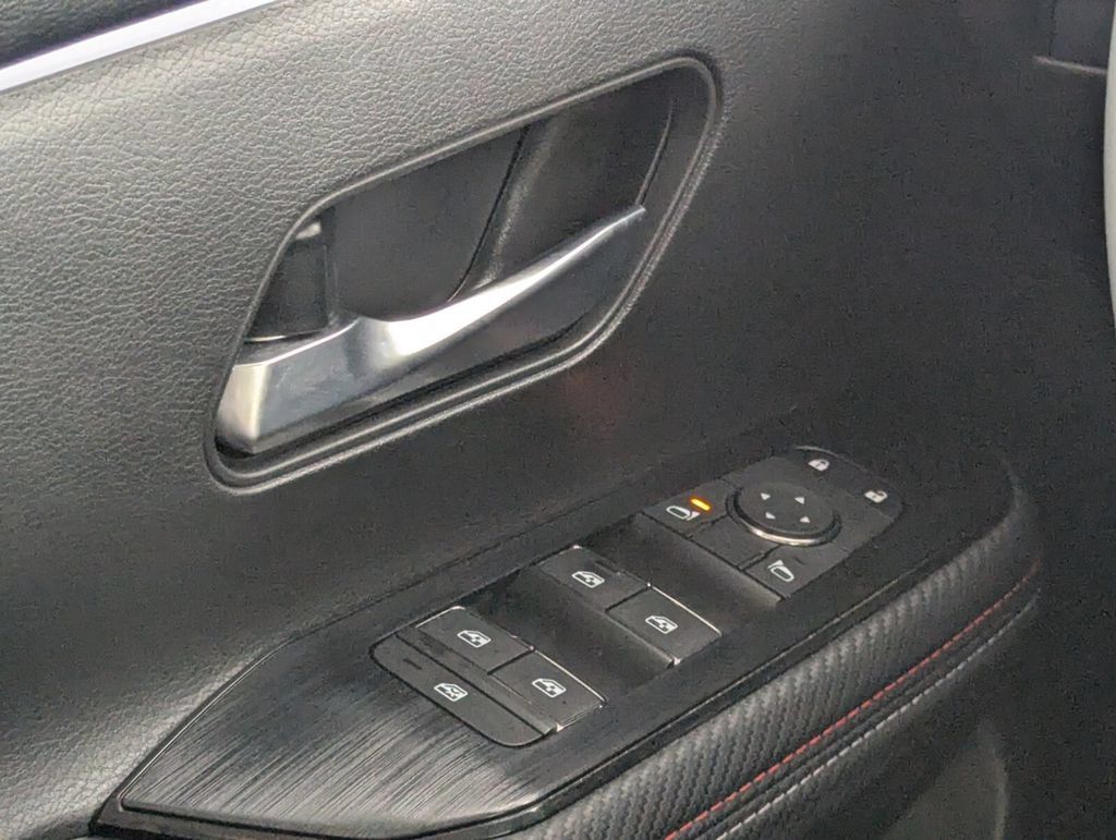 Used 2025 Nissan Kicks SR FWD image 15