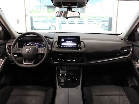 Used 2025 Nissan Rogue SV FWD image 17