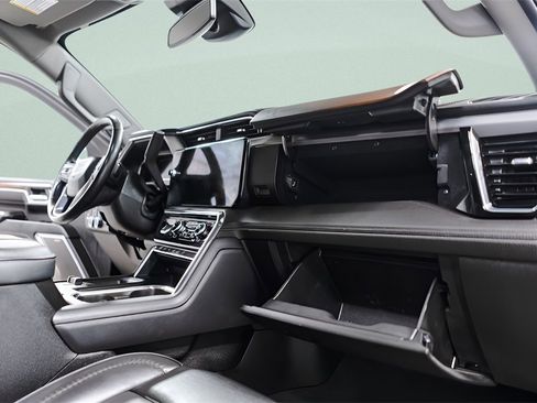 Used 2024 GMC Sierra 3500 Denali image 38