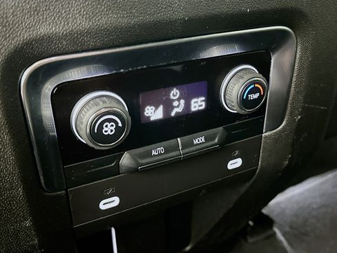 Used 2024 Chevrolet Suburban LT image 26