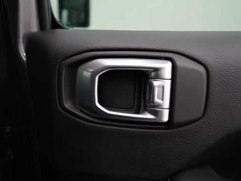 Used 2025 Jeep Wrangler Unlimited Sahara image 55