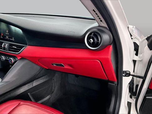 Used 2019 Alfa Romeo Giulia w/ Nero Edizione RWD image 19