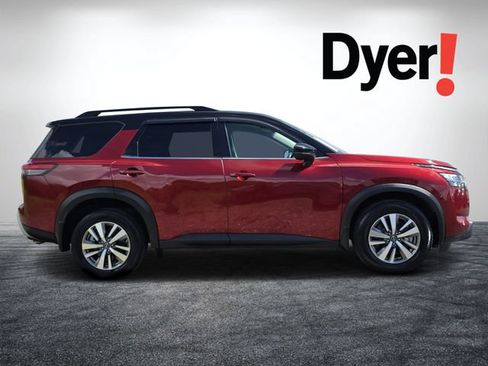 Used 2022 Nissan Pathfinder SL AWD/4WD image 2