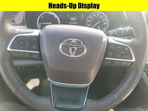 Used 2021 Toyota Sienna Platinum image 19