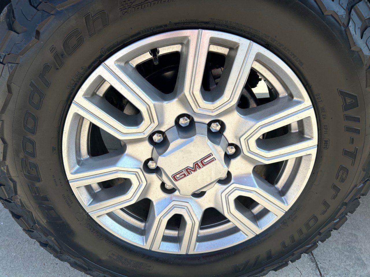 Used 2024 GMC Sierra 2500 SLT w/ SLT Premium Package AWD/4WD image 9