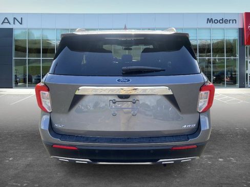 Used 2022 Ford Explorer XLT w/ Equipment Group 202A AWD/4WD image 6
