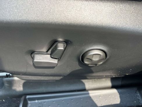 Used 2026 Chrysler Pacifica Select FWD image 17