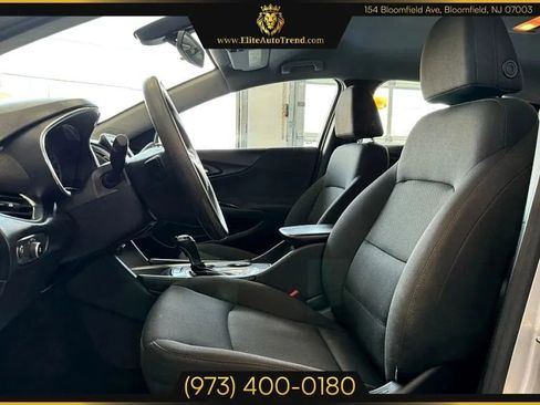 Used 2017 Chevrolet Malibu LT image 8