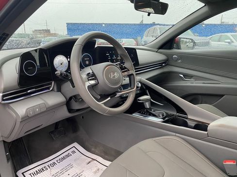 Used 2025 Hyundai Elantra SEL image 8