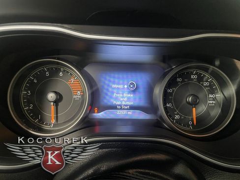 Used 2022 Jeep Cherokee Trailhawk image 15