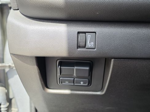 Used 2024 Chevrolet Colorado LT w/ LT Convenience Package III RWD image 28