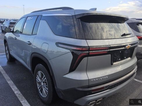 Used 2026 Chevrolet Traverse LT w/ Driver Confidence Package FWD image 2