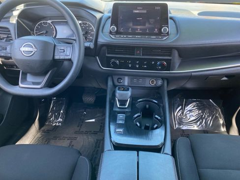 Used 2025 Nissan Rogue S FWD image 11
