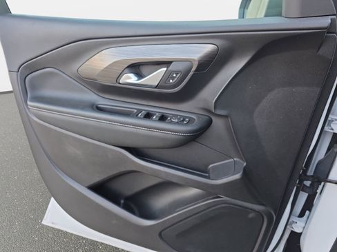 Used 2024 GMC Terrain SLE w/ Driver Convenience Package image 25