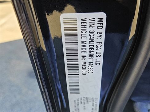 Used 2024 Jeep Compass Latitude w/ Sun and Sound Group image 17