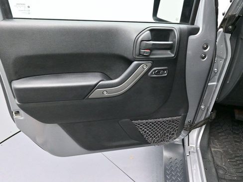 Used 2018 Jeep Wrangler Unlimited Sport S AWD/4WD image 11