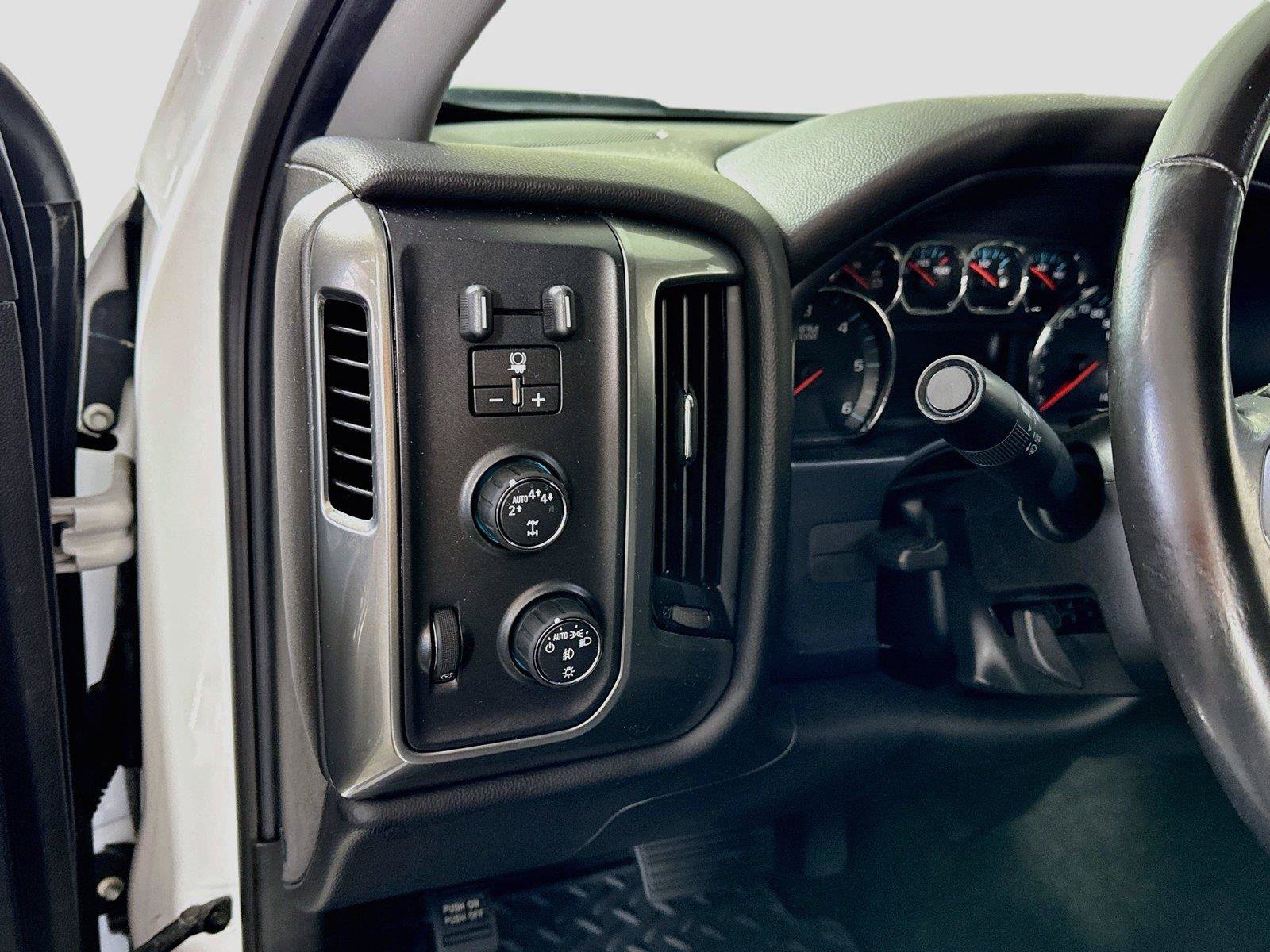 Used 2018 Chevrolet Silverado 1500 LT w/ All Star Edition AWD/4WD image 13