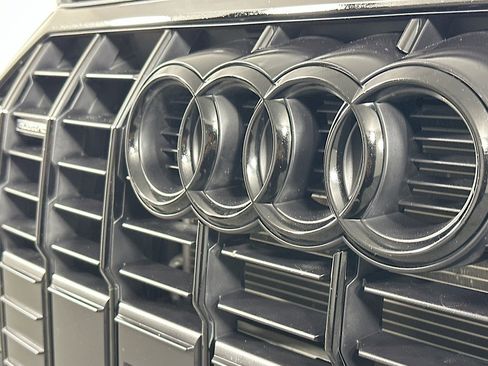 Used 2023 Audi Q3 2.0T Premium w/ Black Optic Sport Package image 15