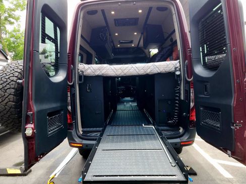 Used 2024 Mercedes-Benz Sprinter 2500 image 12