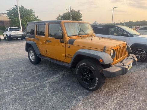 Used 2014 Jeep Wrangler Unlimited Sport w/ Quick Order Package 24S AWD/4WD image 2