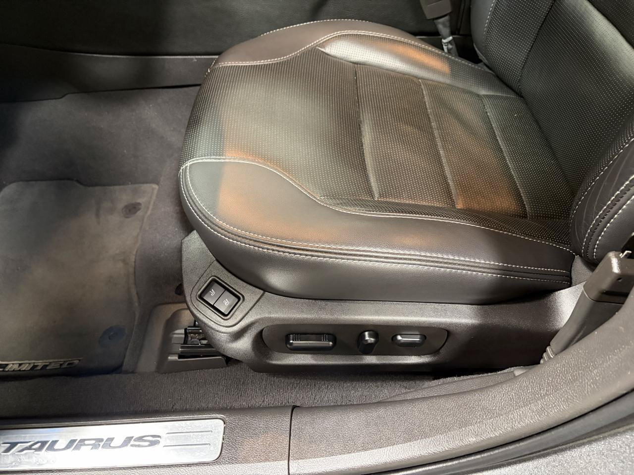 Used 2019 Ford Taurus Limited AWD/4WD image 29