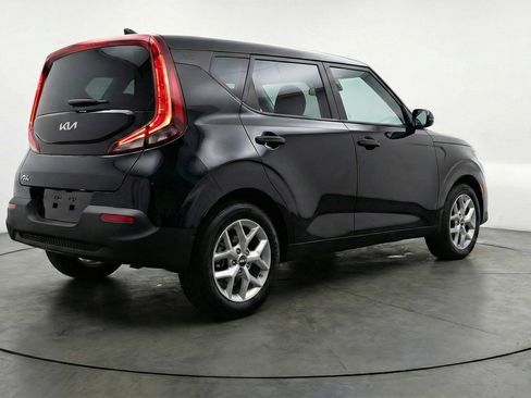 Used 2025 Kia Soul LX w/ LX Technology Package FWD image 7