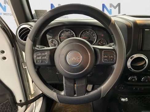 Used 2015 Jeep Wrangler Unlimited Sahara w/ Connectivity Group AWD/4WD image 12