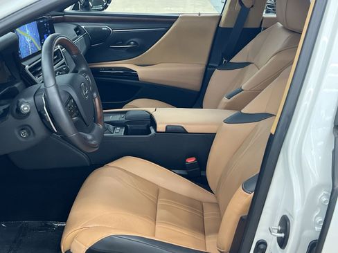 Used 2022 Lexus ES 300h w/ Accessory Package FWD image 12