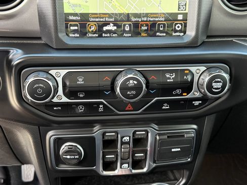Used 2023 Jeep Gladiator Sport AWD/4WD image 30