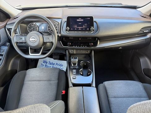 Used 2023 Nissan Rogue SV image 10